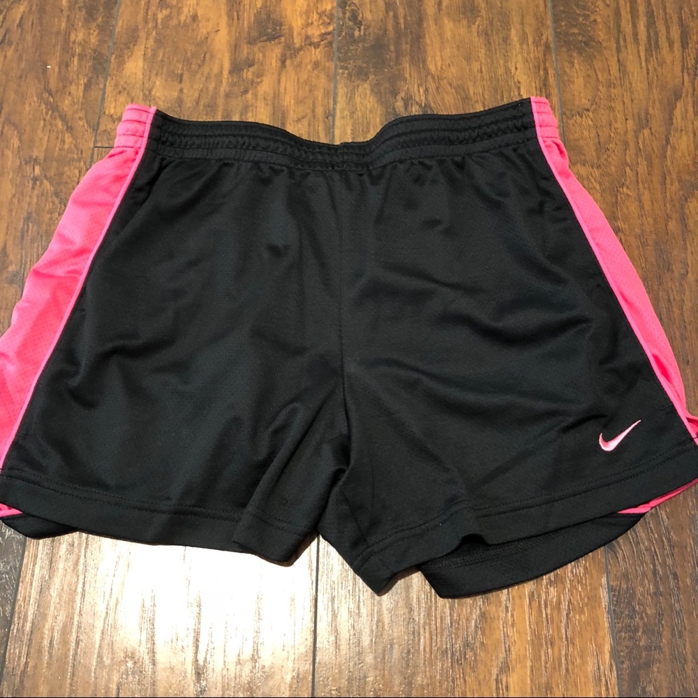 Women’s M Nike shorts